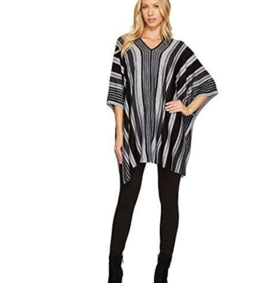 Michael Stars All Stripe Ruana in Black OS - Picture 4 of 9